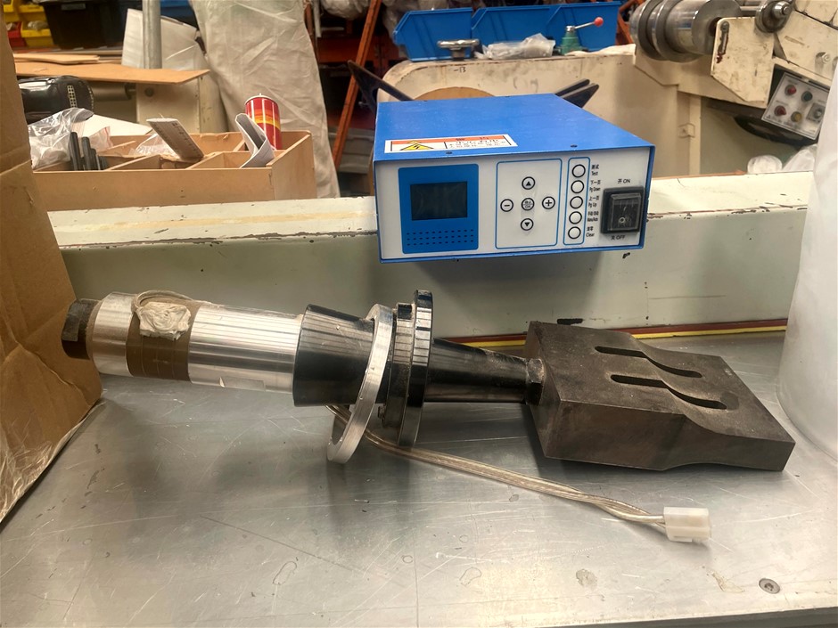 Ultrasonic Controller and Horn for Blind Cutting