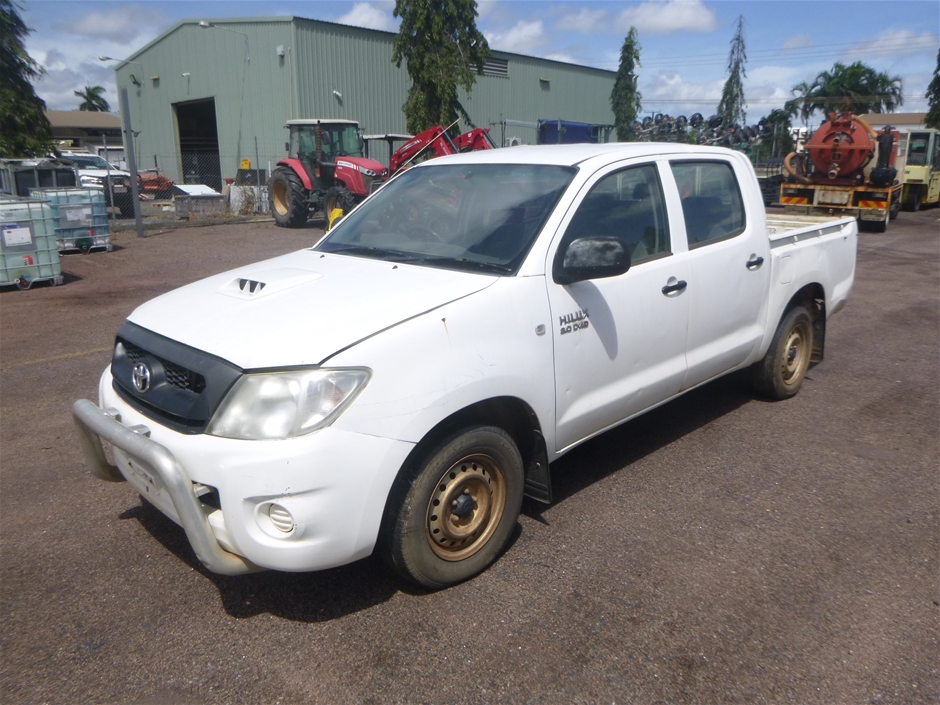 Toyota Hilux (4x2) SR KUN16R Turbo Diesel Manual Dual Cab