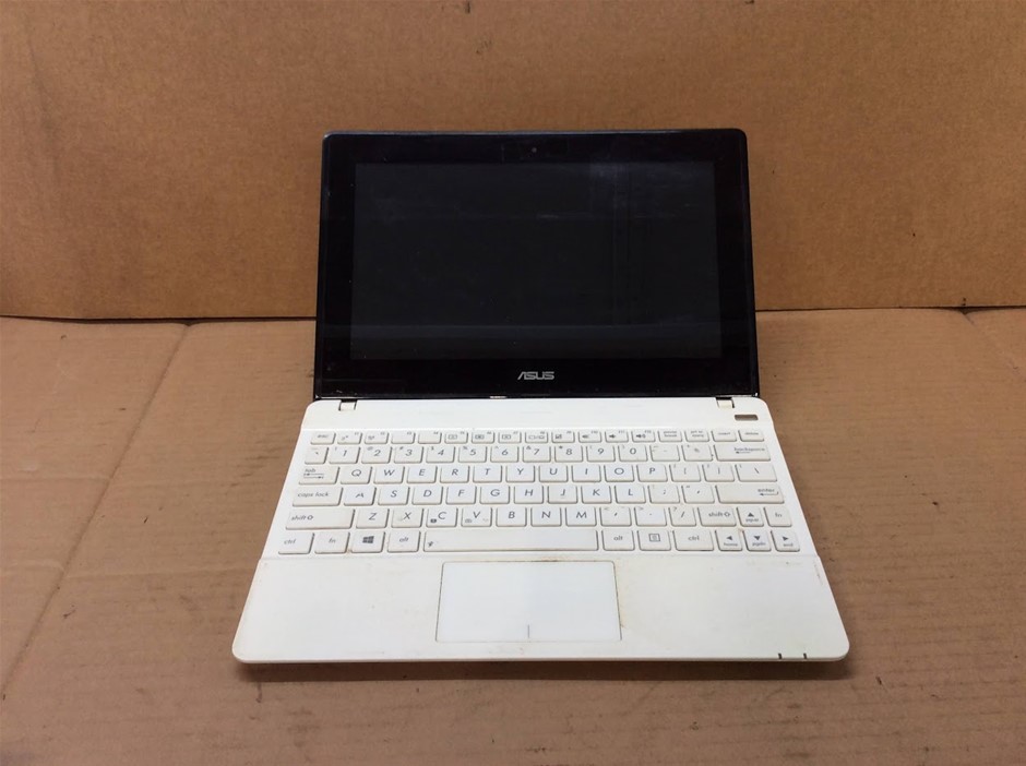 ASUS Notebook F102B Laptop AMD A4-1200 4GBRAM 320GB White
