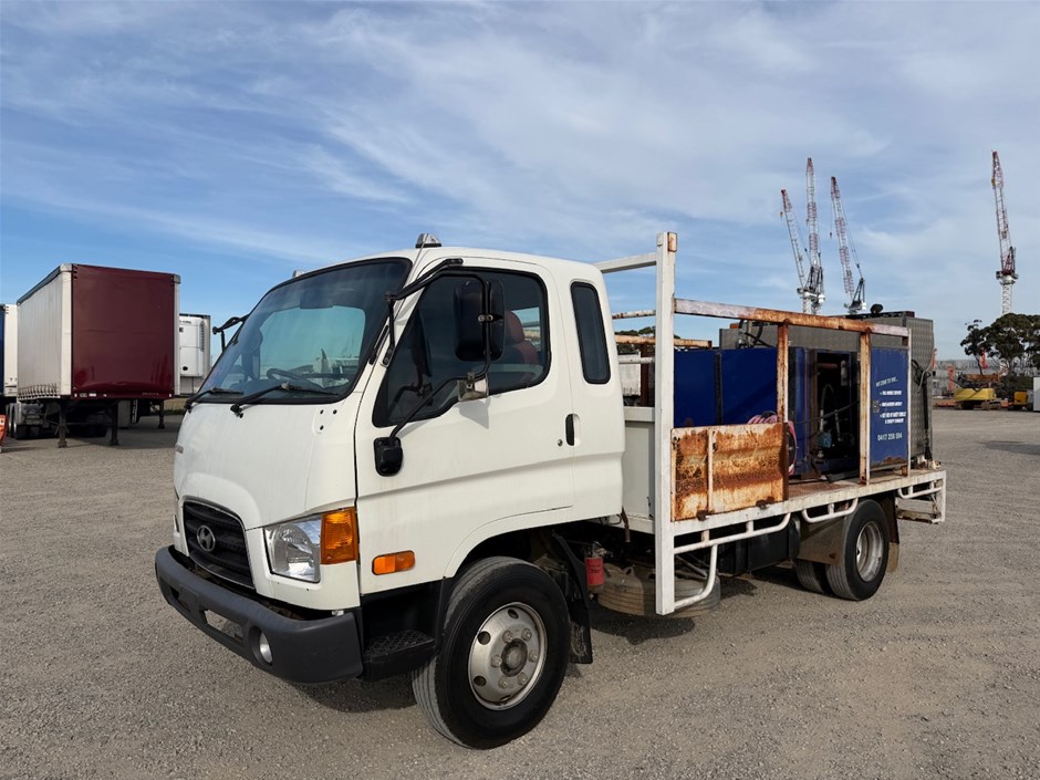 2010 Hyundai VT2 4 x 2 Service Truck