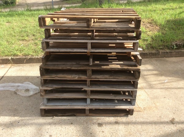 Mix Brand and Model Wooden Shipping Pallets (Lot of 10)