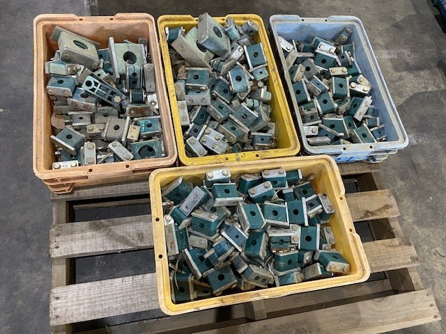 <p>Qty of Assorted Stauff Clamps, Pallet</p>