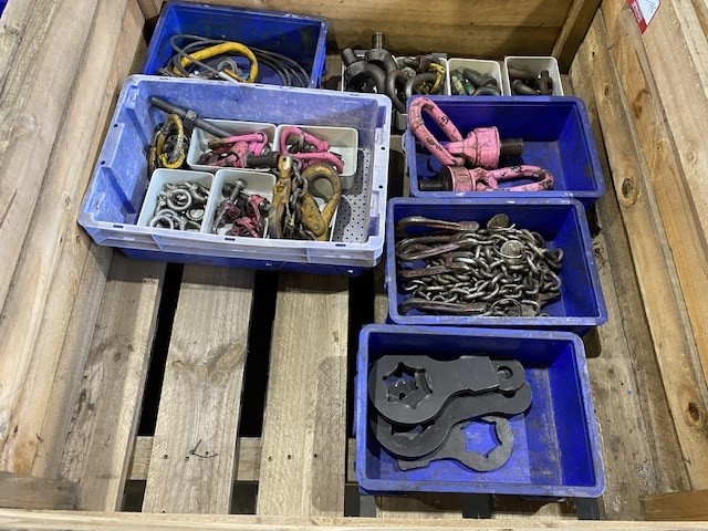 <p>Qty of Assorted Lifting Lugs</p>