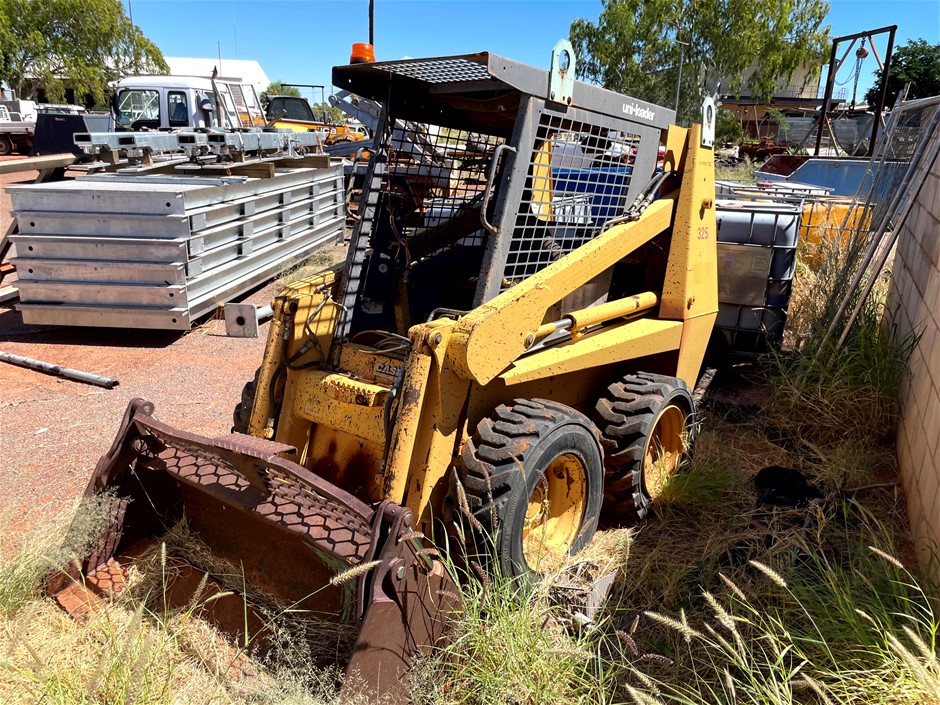 Case 1838 Skid Steer Loader