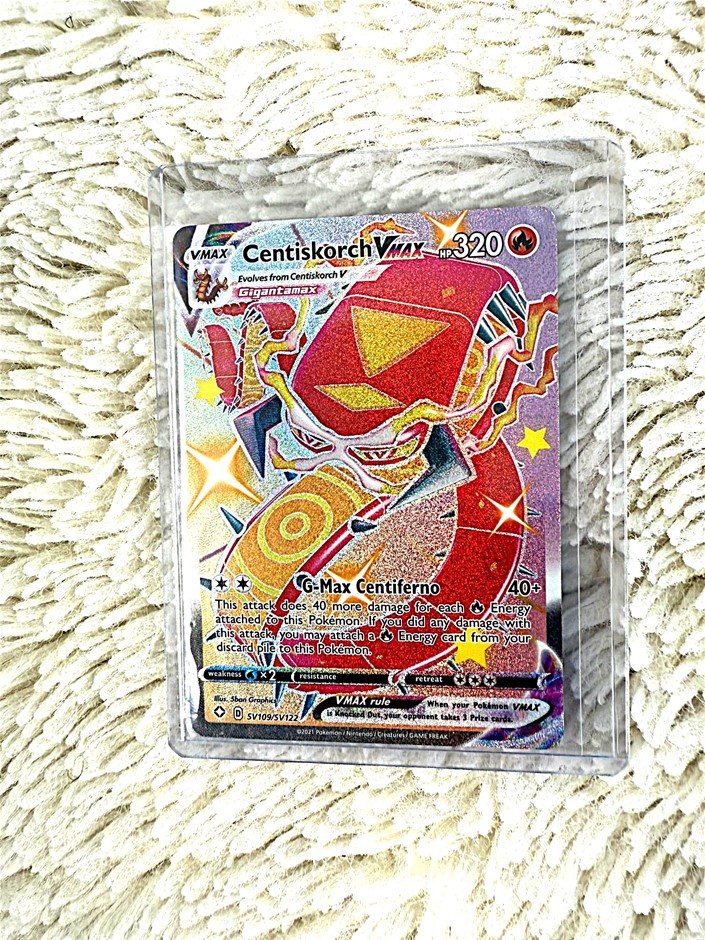 Centiskorch VMAX shiny full art Pokémon card.