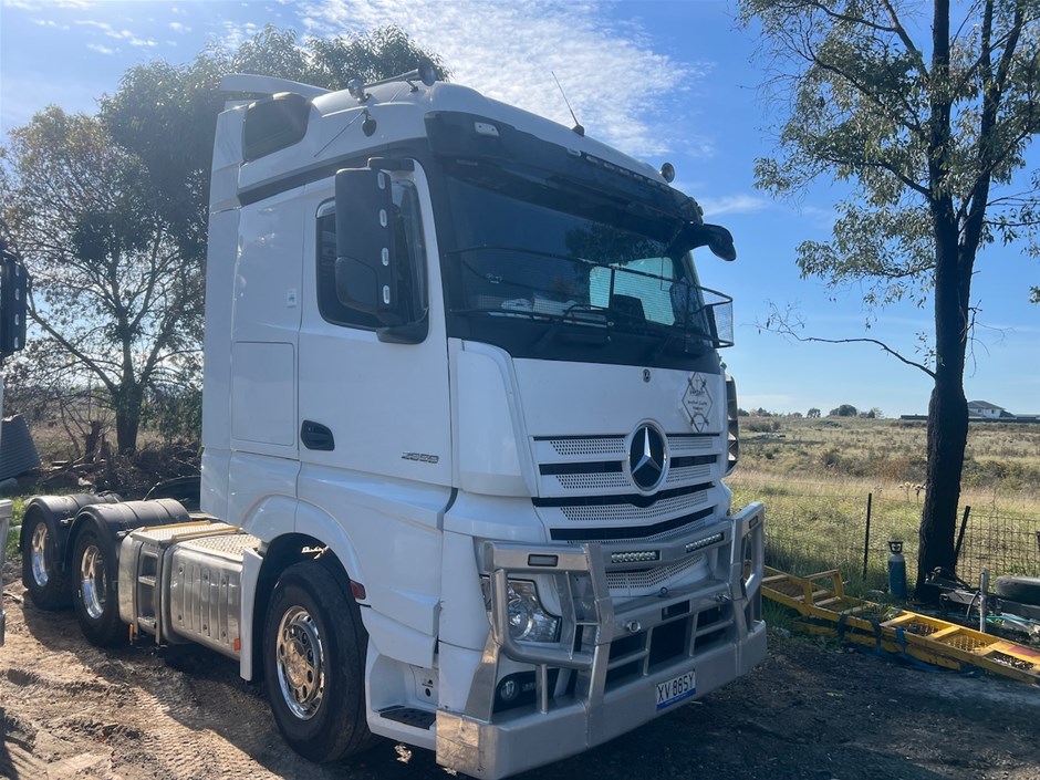 <p>2020 Mercedes-Benz 96X 6 x 4 Prime Mover Truck</p>