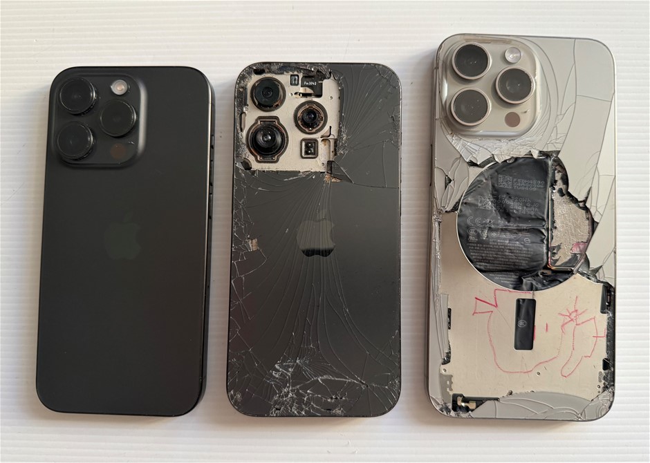 Apple iPhone 15 Pro Max 256Gb / iPhone Pro 128Gb - For Parts (Lot of 3)