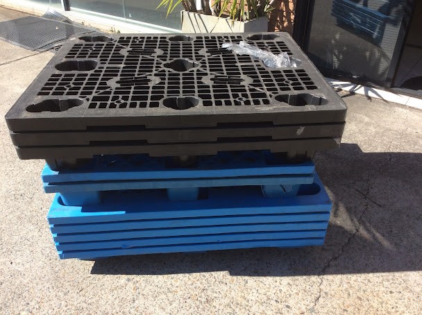 Mix Brand and Model Plastic Pallets (Lot of 10)