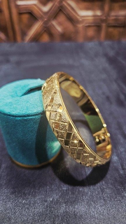 22K/ITALY Yellow Gold Filled bangle -(stamped 22K/ITALY)-Bonus Gift