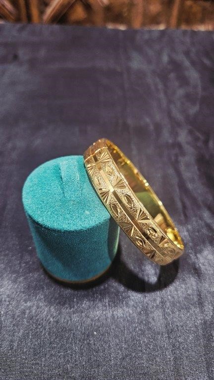 22K/ITALY Yellow Gold Filled bangle -(stamped 22K/ITALY)-Bonus Gift