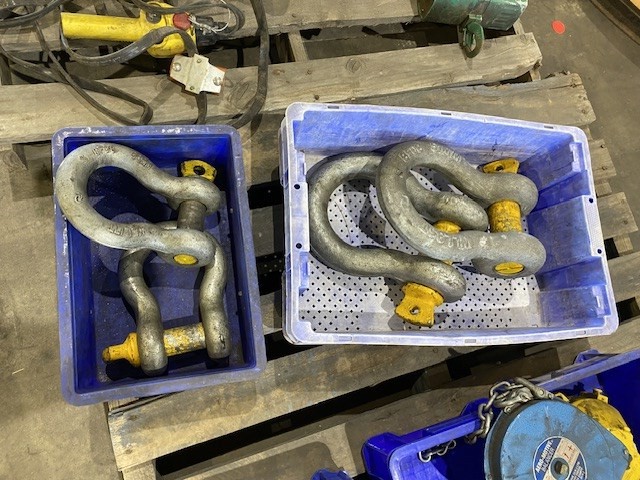 Qty of 4 Large Rigging D Shackles