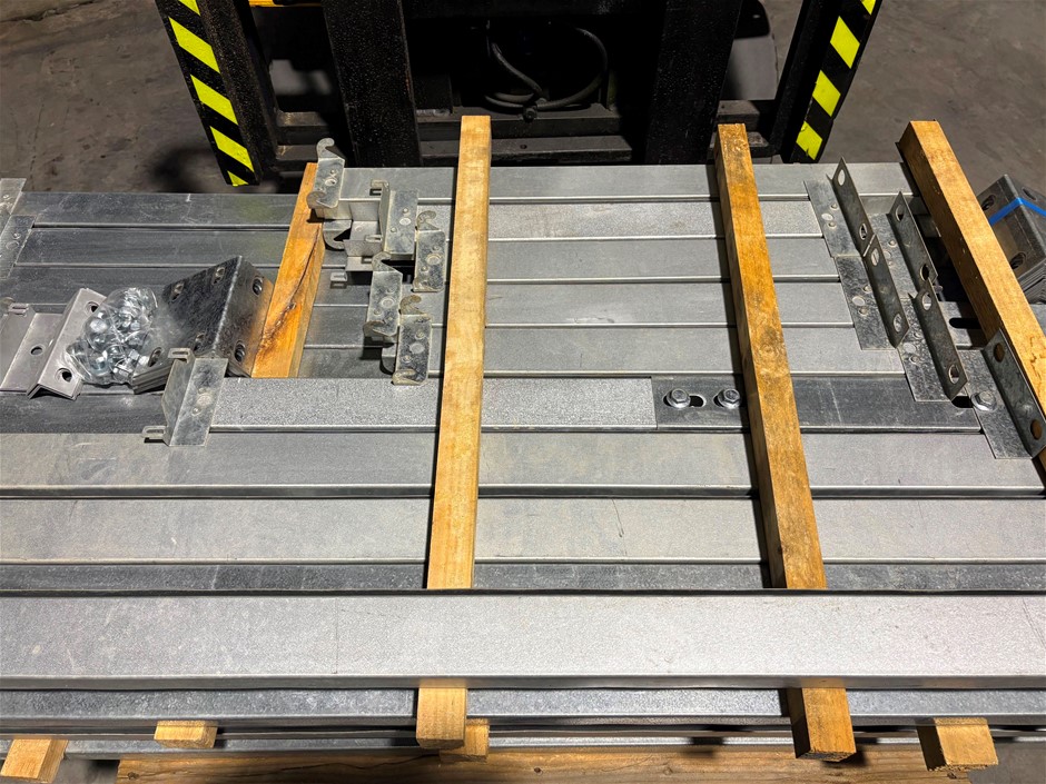 Pallet Comprising New Never Used Large Qty of Perlin Bridging Struts
