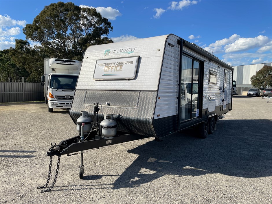 2016 Paramount Office Caravan