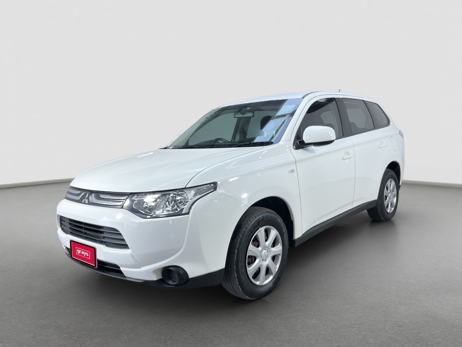 2013 Mitsubishi Outlander ES FWD SUV