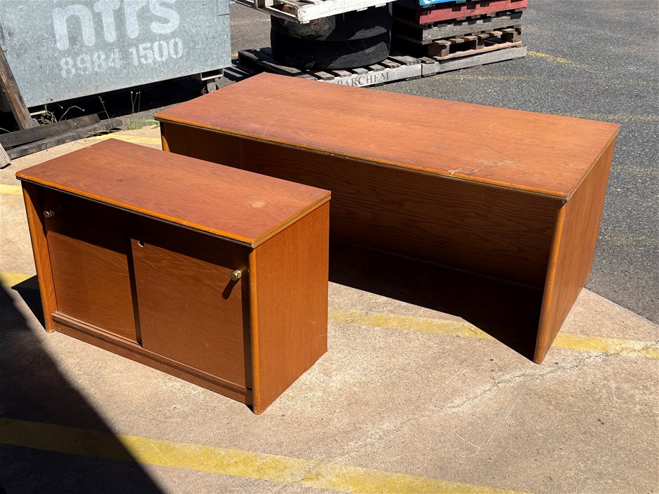 <p>Desk & Cabinet</p>