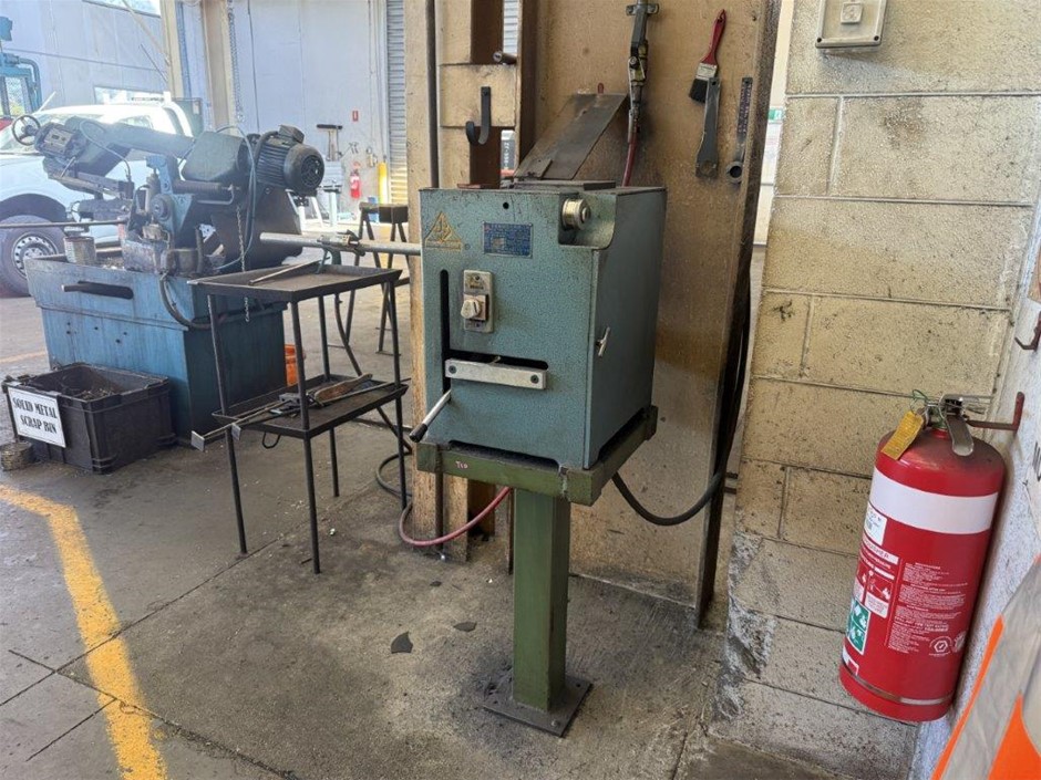 1989 LY 500 Lee Yang Ejector Cut Off Machine