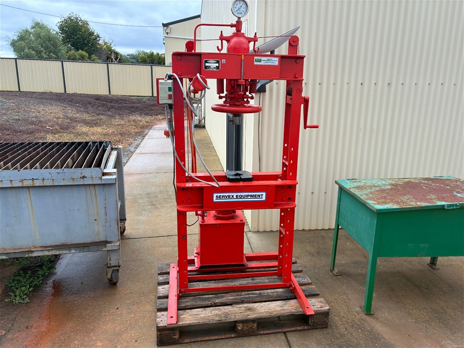 <B>Servex Equipment SN470 Hydraulic Shop Press</B>
