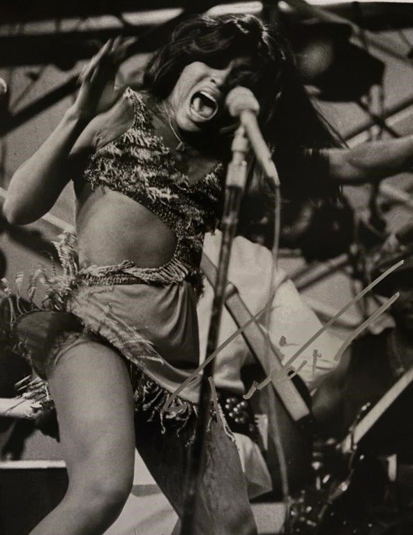 TINA TURNER SIGNED EARLY CONCERT PHOTO