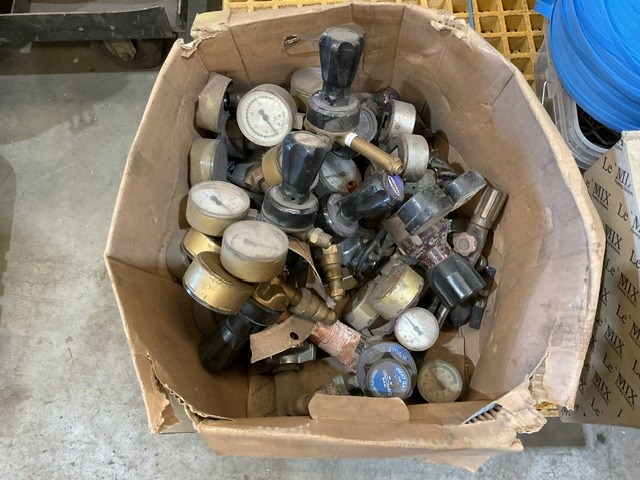 <p>Box Of Assorted Gauges</p>