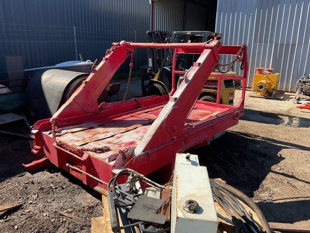 <p>Hydraulic Bin Extension With Controller</p>