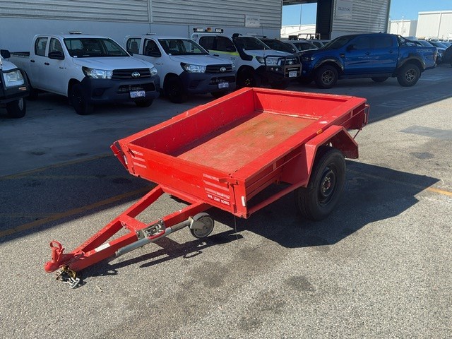 TF320 Triaxle Box Trailer