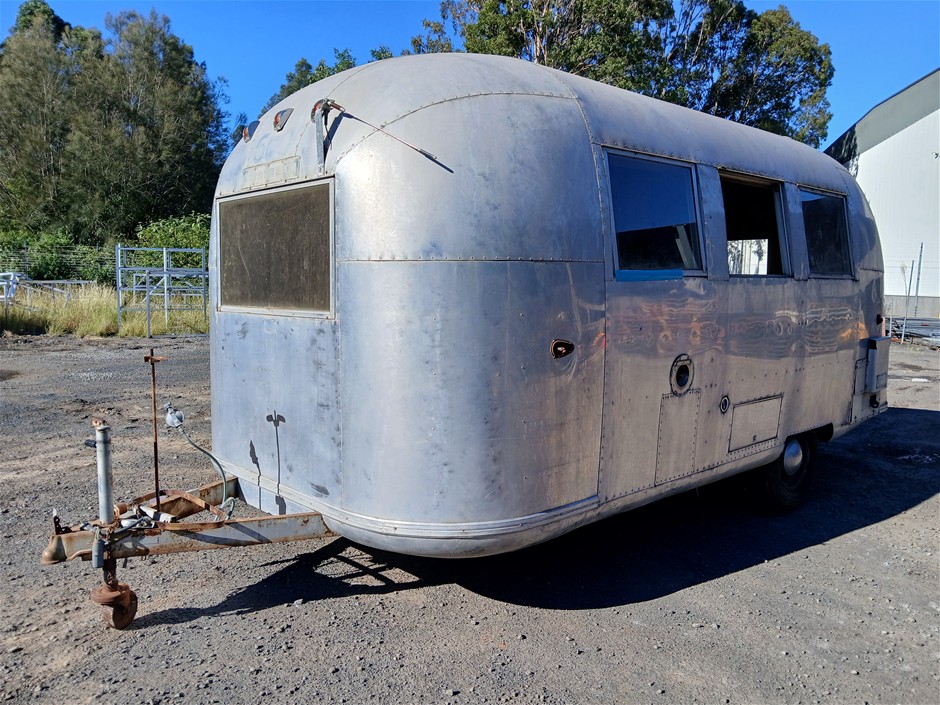 Airstream 6000 Caravan