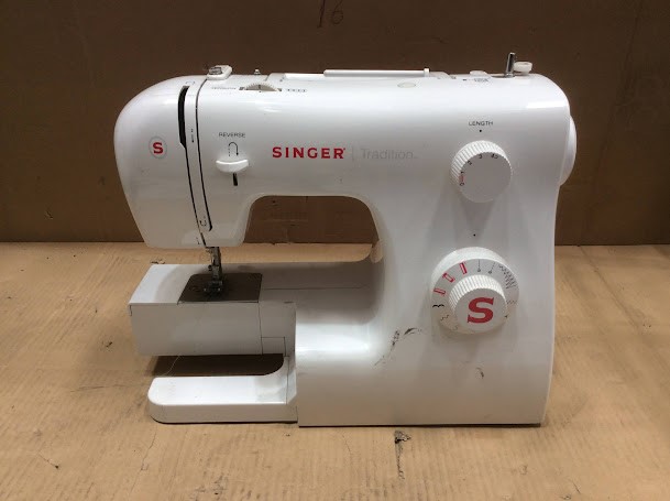 Singer Tradition 2250 Sewing Machine