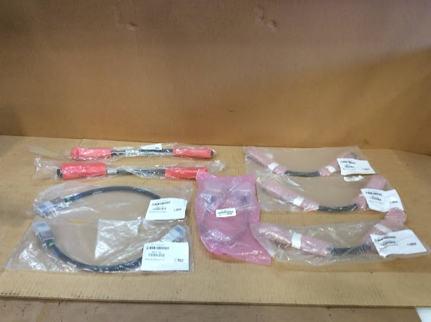 Cisco 37-1122-01&72-2632-01 Stacking Cables - New (Lot of 8)