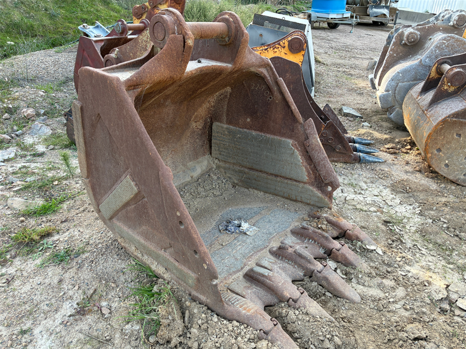 <B>Excavator Rock Bucket</B>