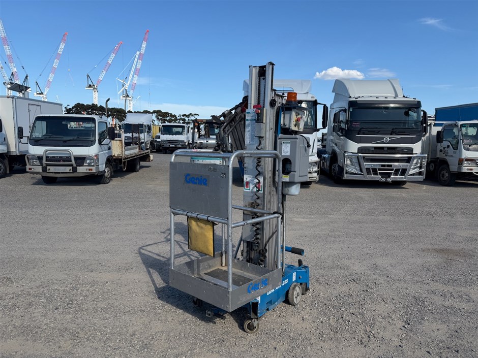 <p>2017 Genie AWP25S Vertical Man Lift</p>