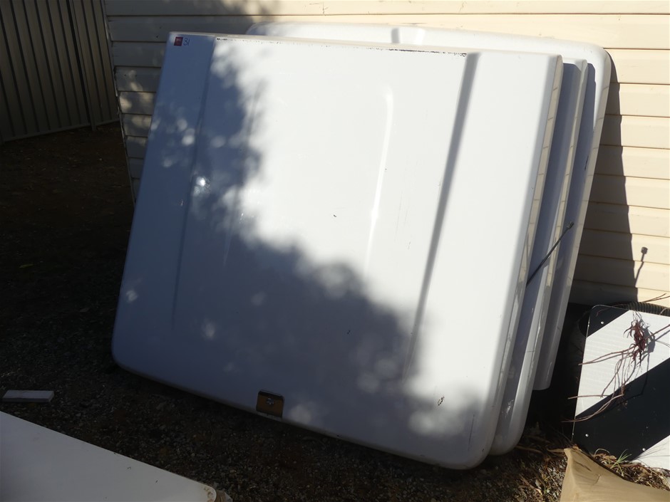 <B>Utility Canopies (Qty 3 Assorted)</B>