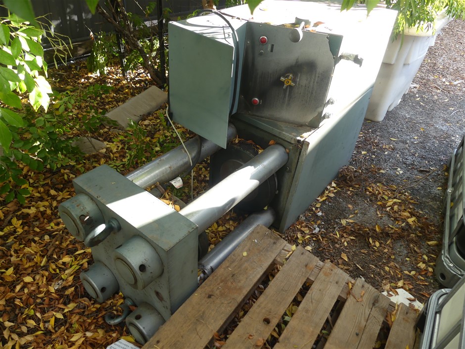 <B>Contest Instruments LTD Vertical Hydraulic Press</B>