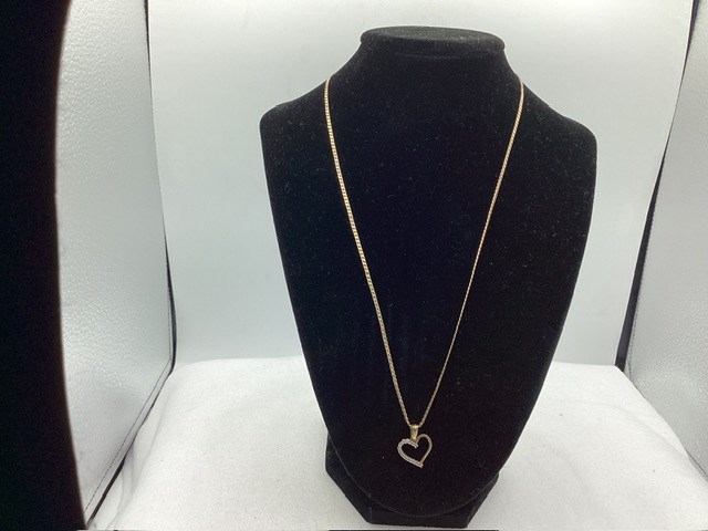 1 x Stamped 9ct Yellow Gold, Chain Necklet and Imitation Diamond Pendant