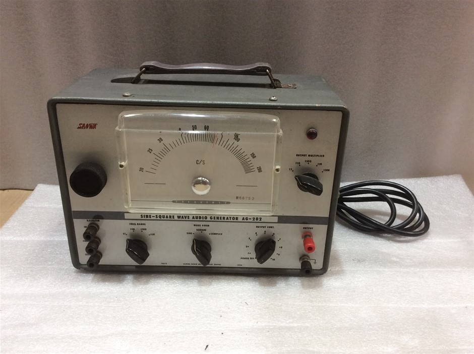 Sanwa AG-202 Sine-Square Wave Audio Generator