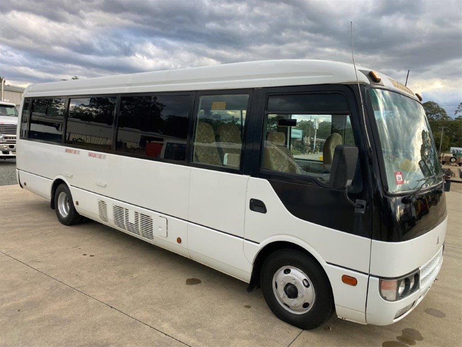 2009 Fuso Rosa Deluxe 4 x 2 Bus