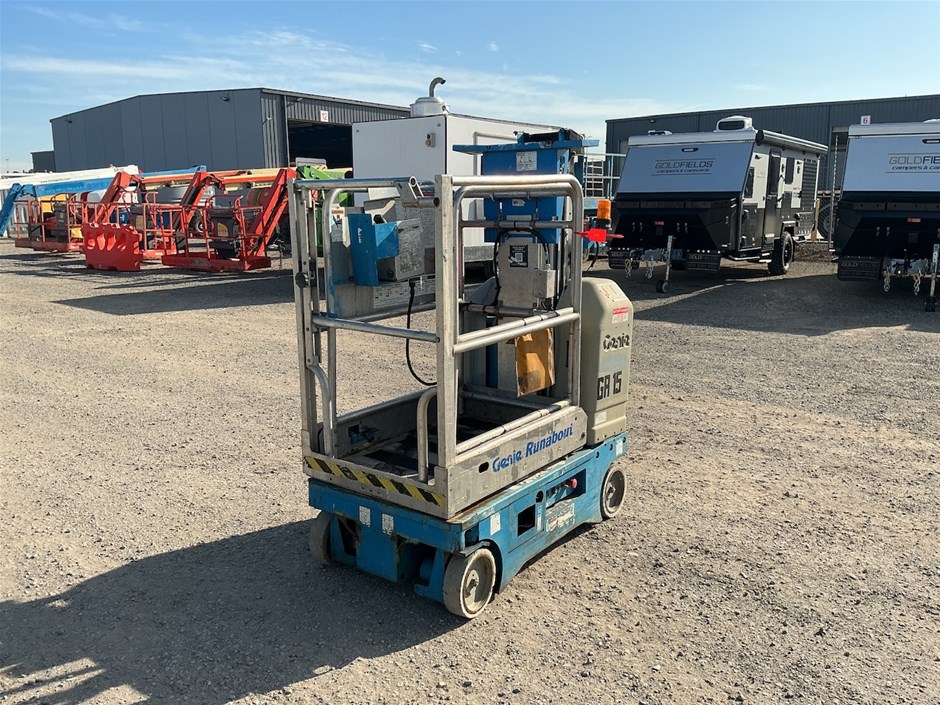 <p>2004 Genie GR-15 Vertical Man Lift</p>