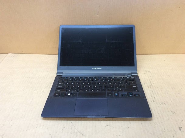 SAMSUNG NP900X3F Laptop I5-3337U 4GBRAM/128GB