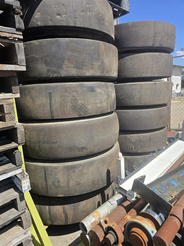 1 Lot Comprising of 12x Large Forklift