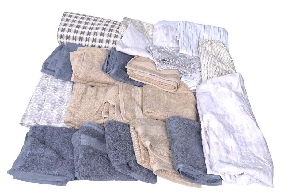 20 x Assorted Home Products, Incl: 7 x Bed Pillowcases & 13 x Bath Towels.