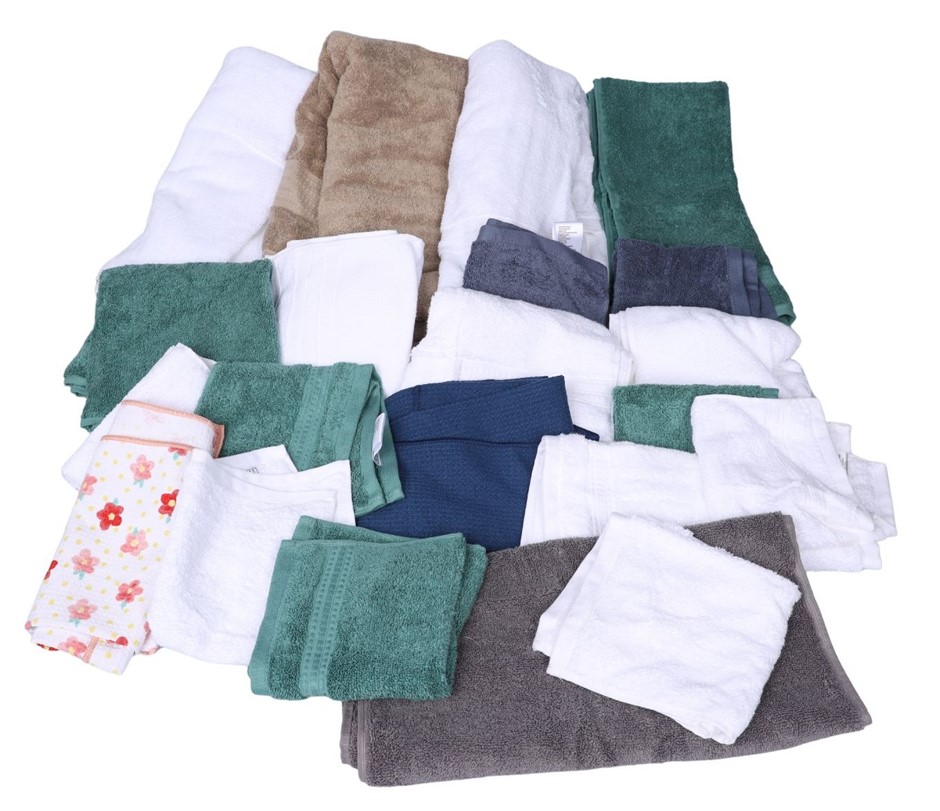 20 x Assorted Kitchen & Bath Towels, Various Sizes.