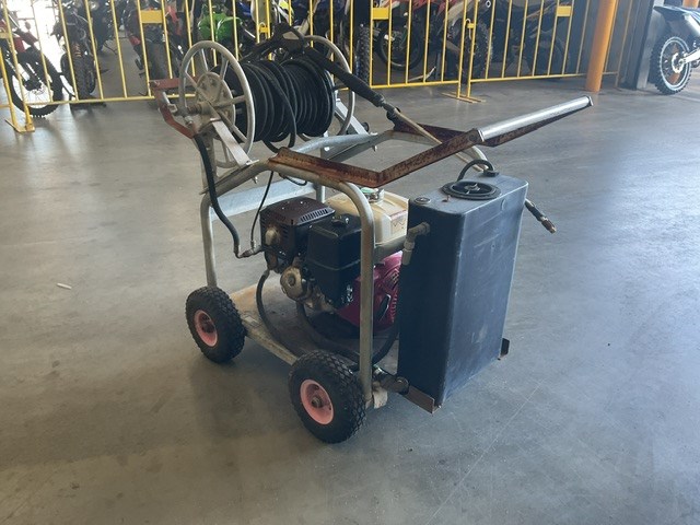 <p>Pressure Washing Cleaner</p>