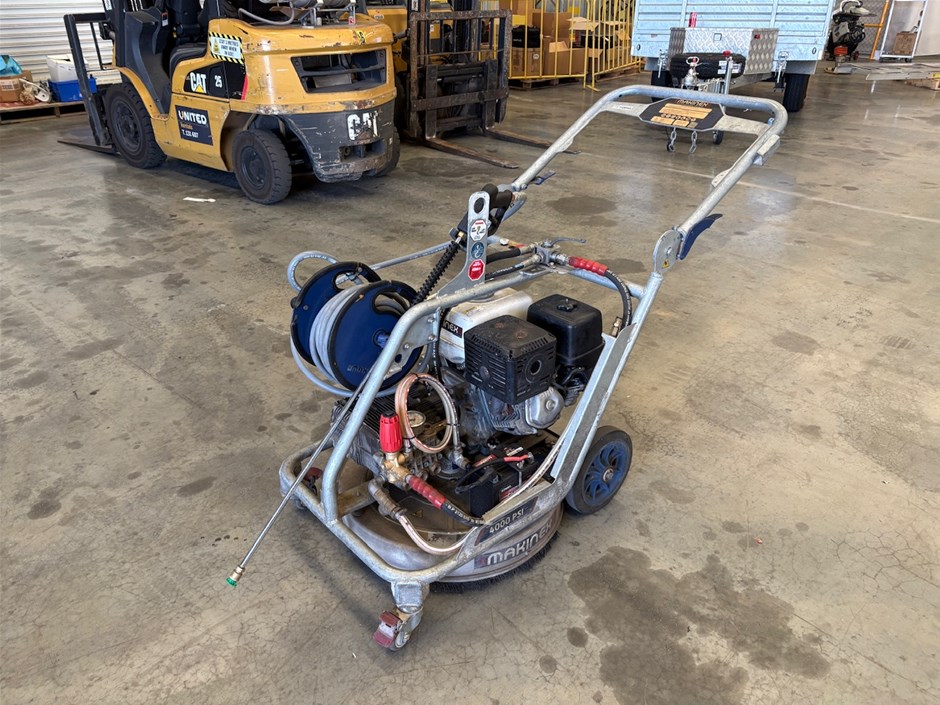 <p>Makinex Pressure Washer</p>