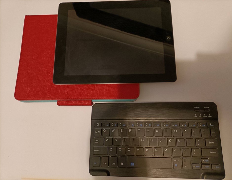 Older Version I Pad with case and Cordless Keyboard Unlock Used