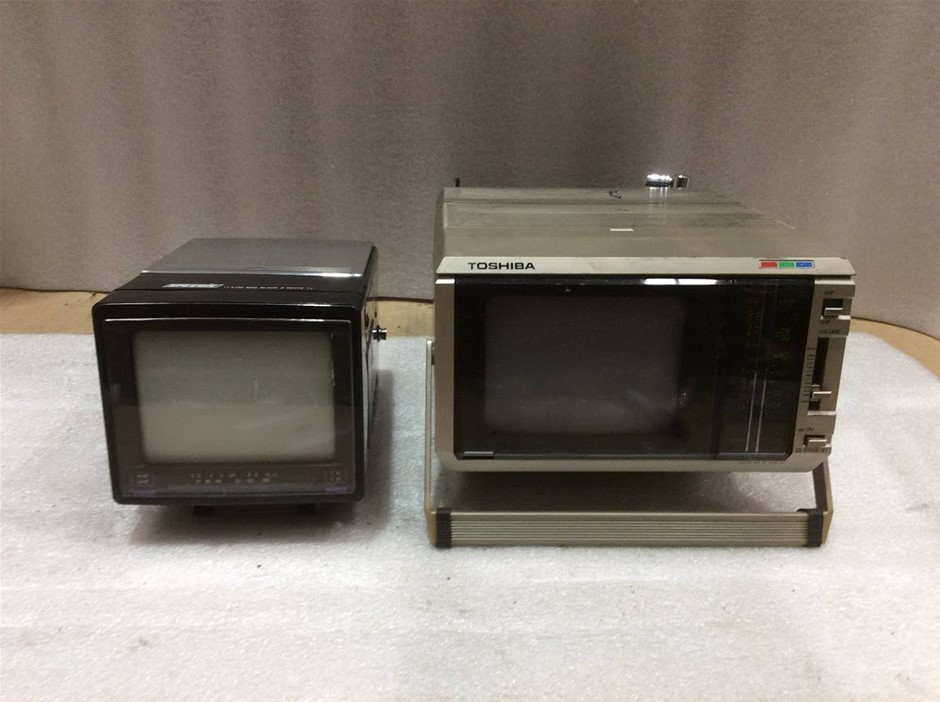 Toshiba C-531 Portable Colour TV + Speedie ST200 Portable TV Receiver