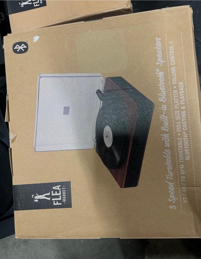 END OF LEASE SALE: Bluetooth record player