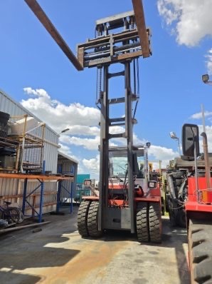 2009 Heavy Duty Crown Forklift 11 Ton