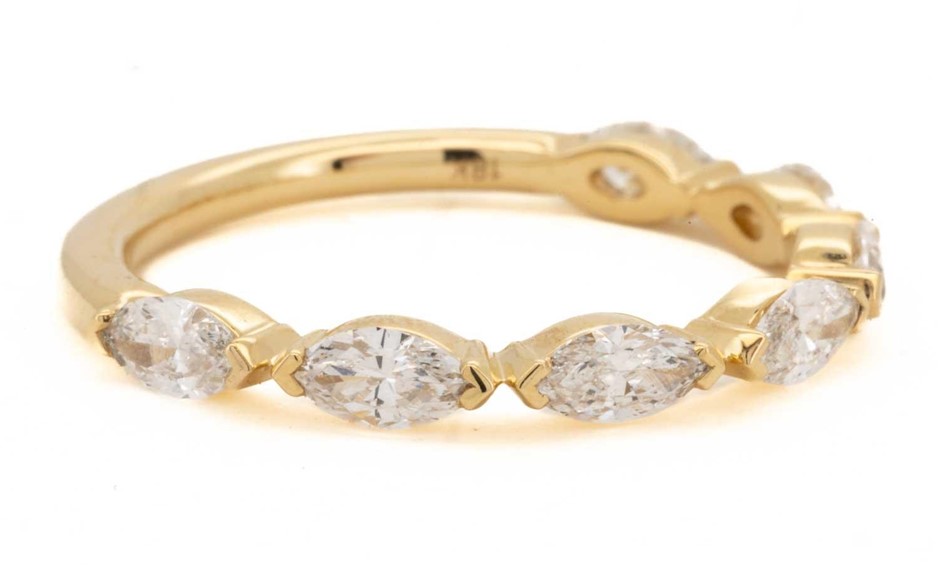 18K yellow gold diamond band