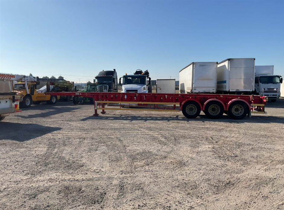 2011 Maxitrans ST3 Skeletal Trailer