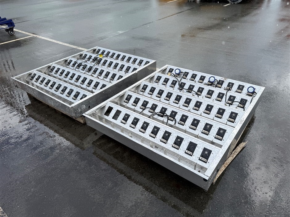 <p><strong>Miners Light Charging Station</strong></p>
