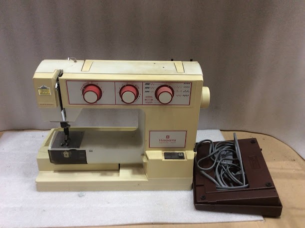 Husqvarna Electronic 3500 Sewing Machine